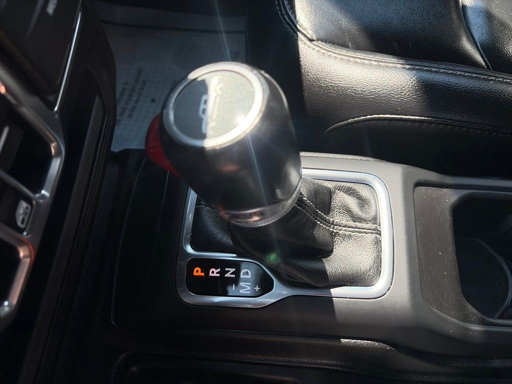 Used 2020 Crystal Metallic Jeep Overland image 24