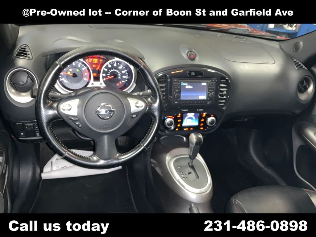 Used 2011 Red Nissan SL image 18