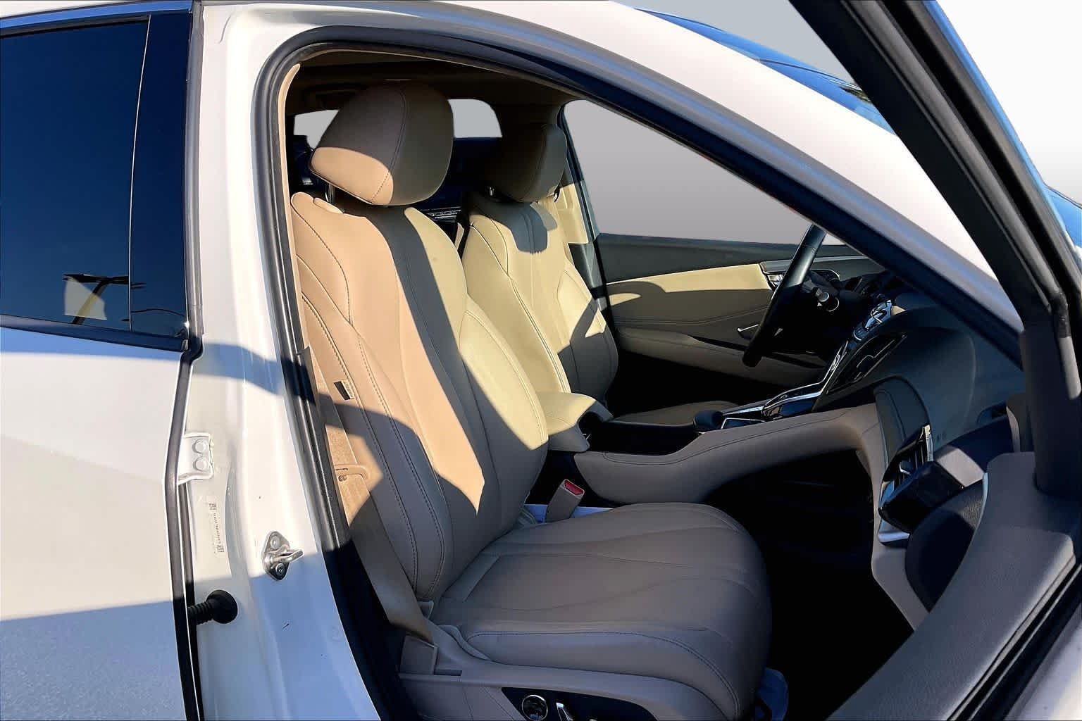 Certified Used 2019 White Diamond Pearl Acura SH-AWD image 9