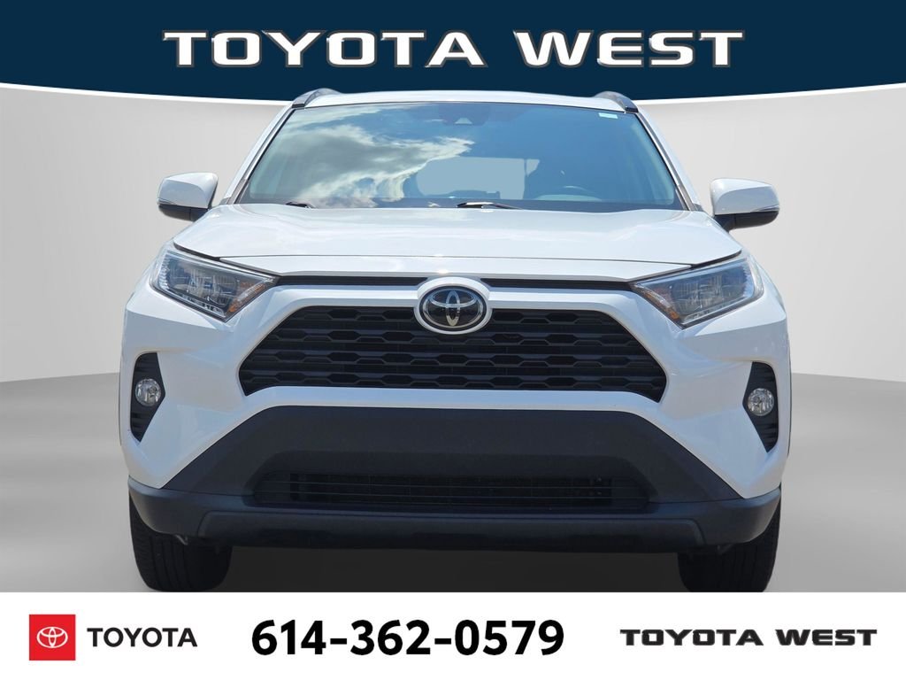 Used 2020 White Toyota XLE image 3