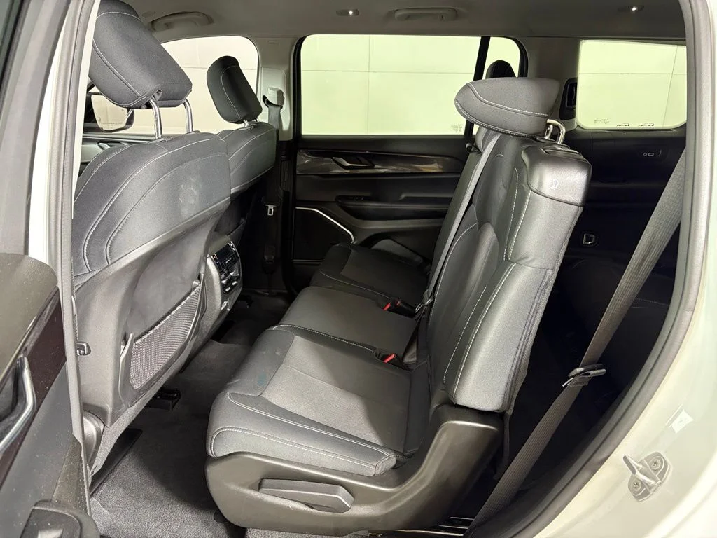Used 2022 White Jeep Laredo image 36