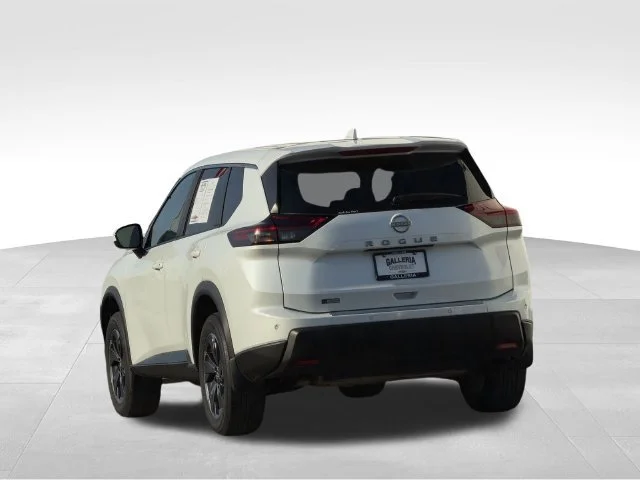 Used 2025 White/off-white Nissan SV FWD image 5