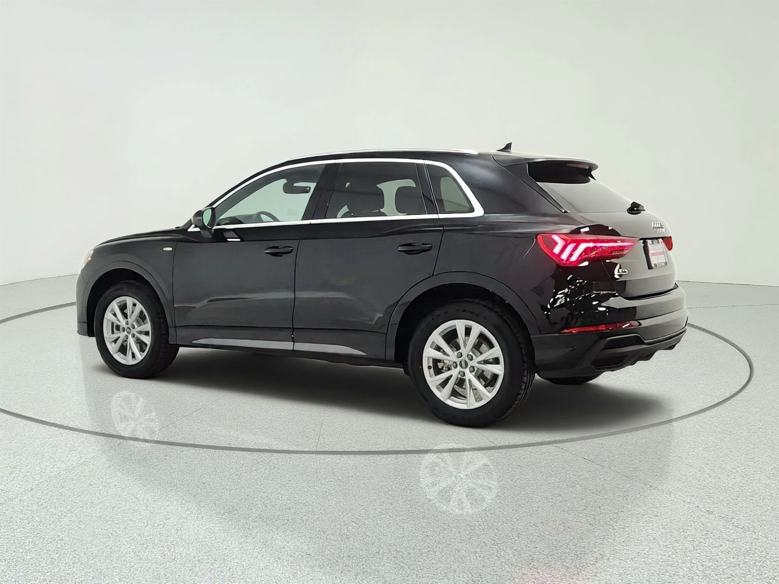Used 2024 Mythos Black Metallic Audi S line Premium image 7