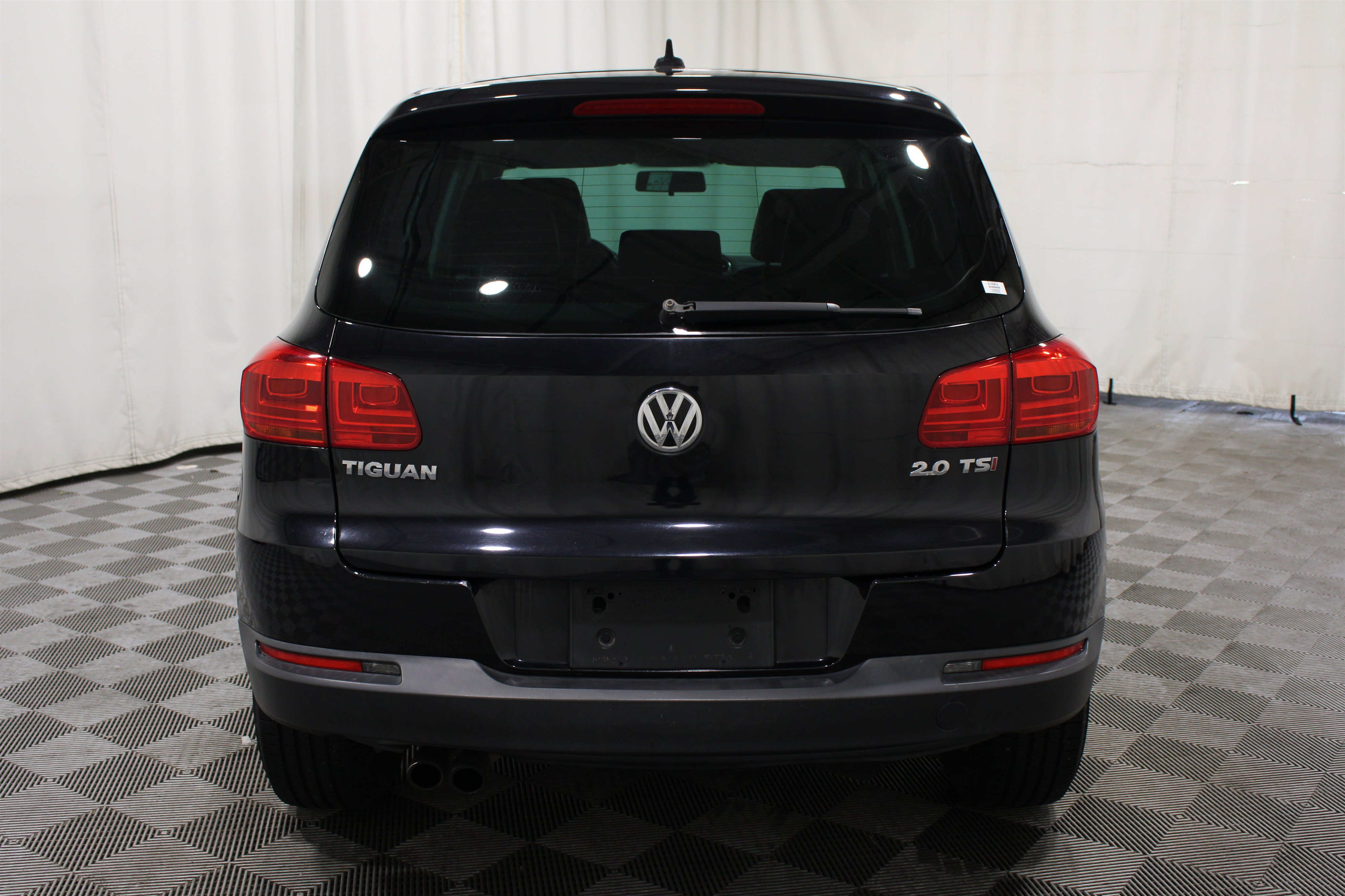 Used 2014 Deep Black Pearl Volkswagen SE image 24