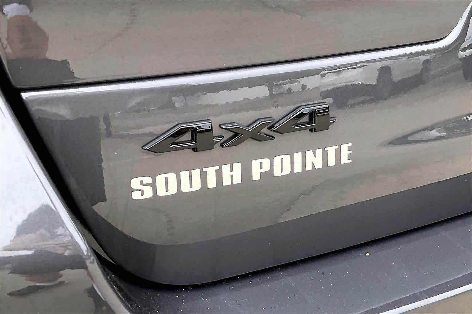 New 2026 Baltic Gray Metallic Clear-Coat Exterior Paint Jeep Limited Reserve image 15