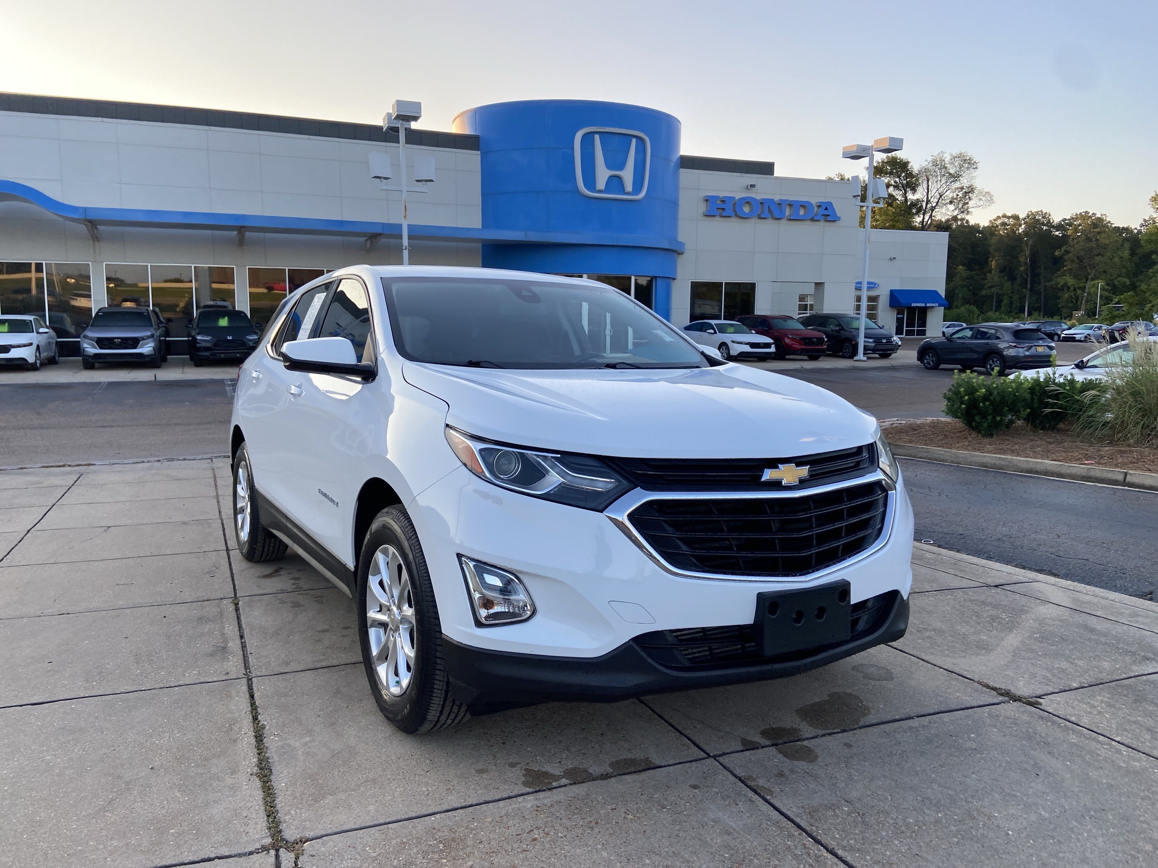 Used 2020 Chevrolet Equinox LT with VIN 2GNAXKEV2L6240363 for sale in Ridgeland, MS
