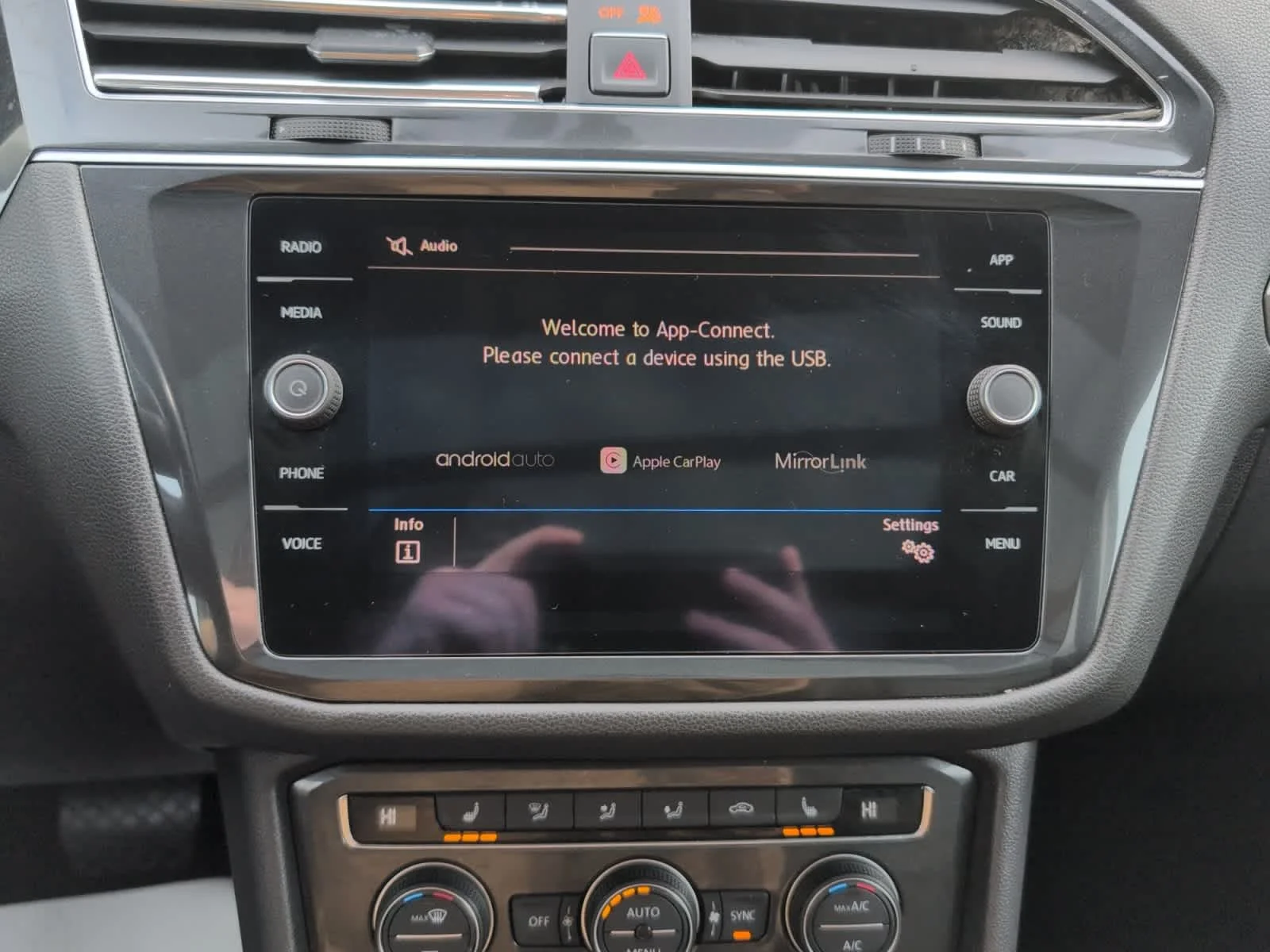 2018 Volkswagen Tiguan SE - Photo 29
