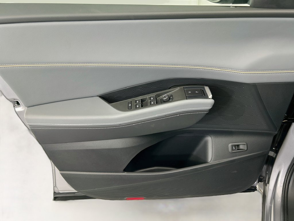 New 2027 Silver Volkswagen SE w/Technology image 22