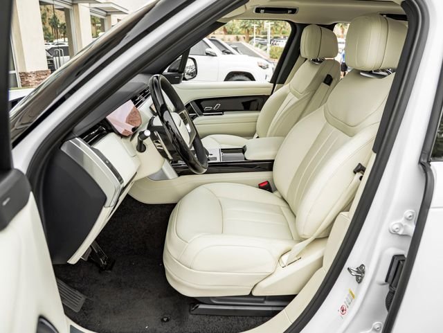 New 2026 Ostuni Pearl White LAND ROVER SE 7 Seats image 16