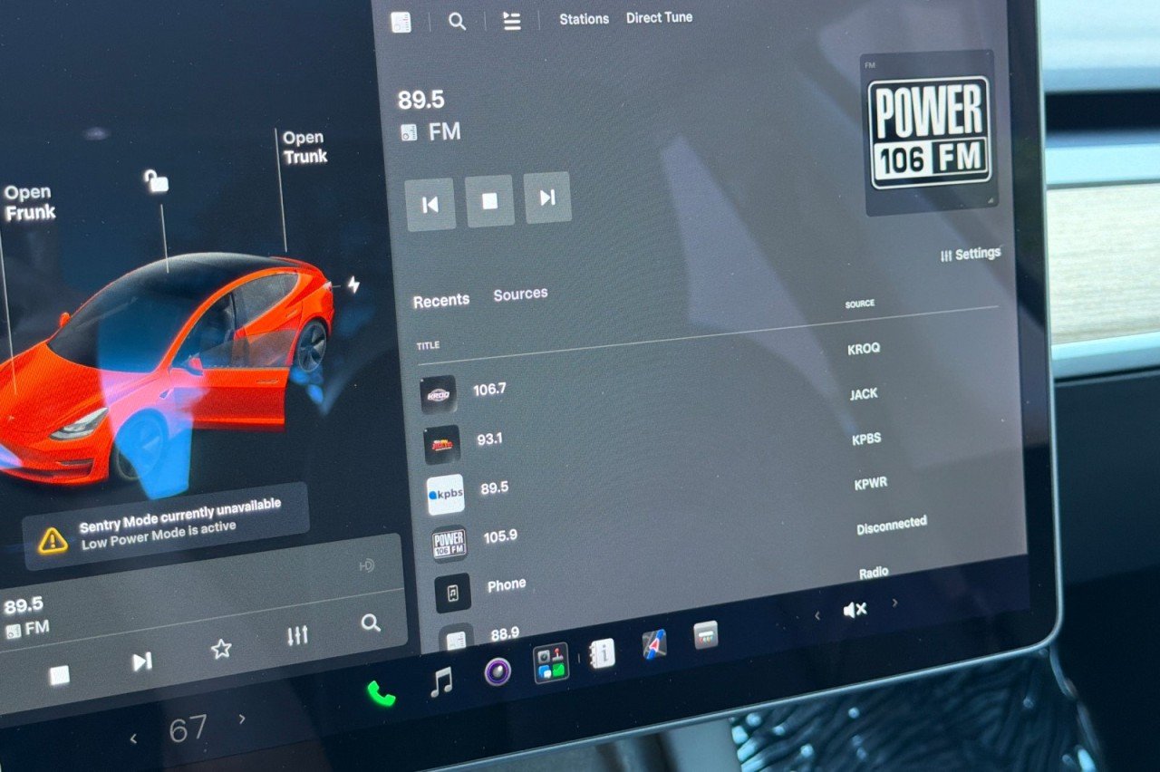 Used 2021  Tesla Standard Range Plus image 16