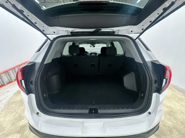 Used 2024 White GMC SLE image 27