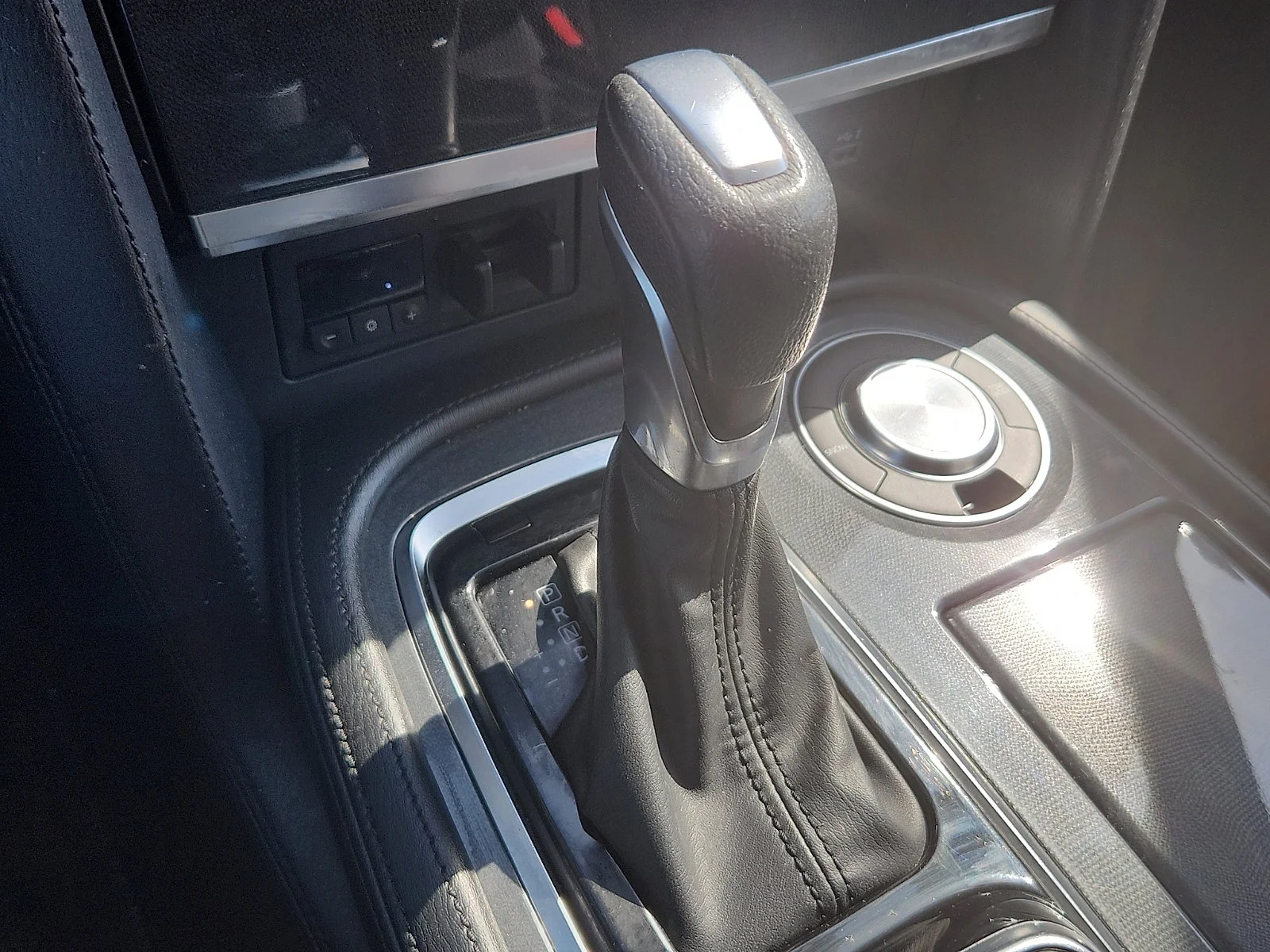 Used 2022 Silver Nissan SV image 15