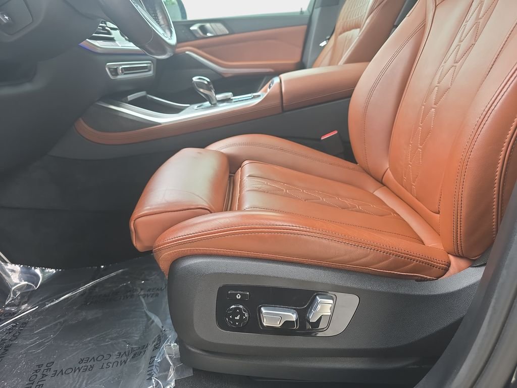 Used 2022 Arctic Grey Metallic BMW M50i image 24