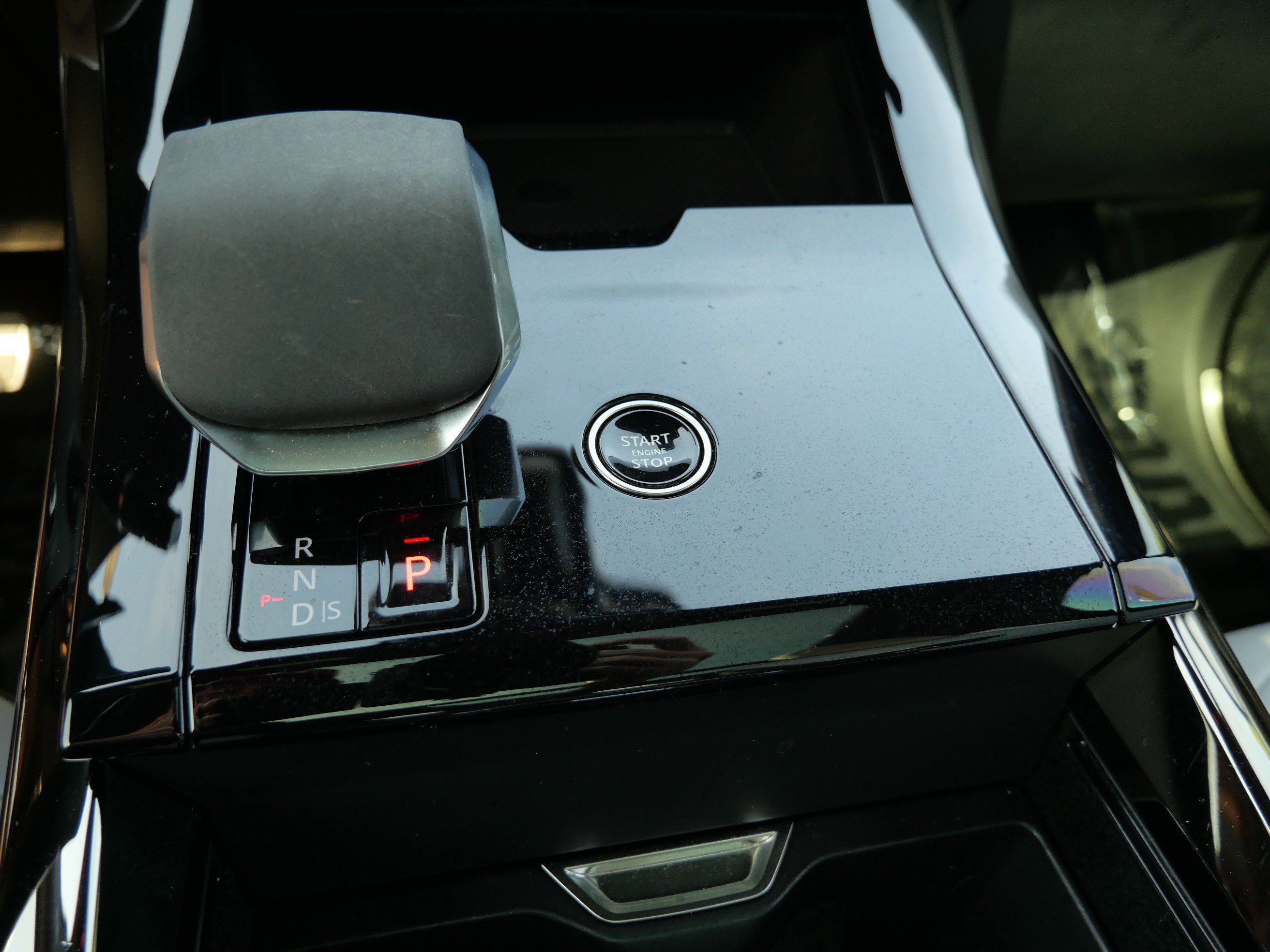 Used 2024 VARESINE BLUE Land Rover Dynamic SE image 21