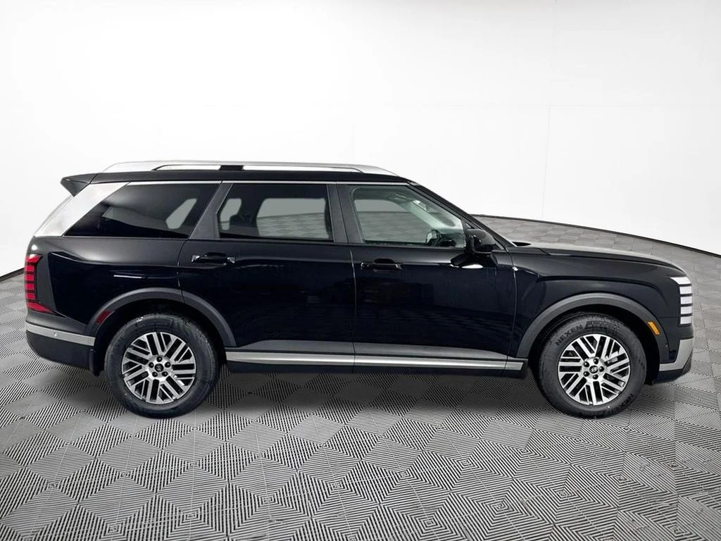 New 2026 Black Hyundai SEL Premium image 5