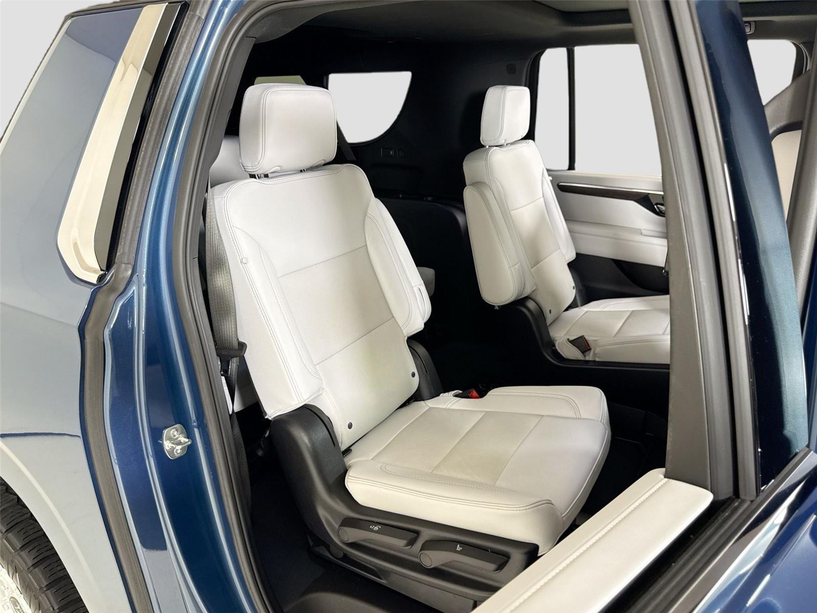 Used 2025 Lakeshore Blue Metallic Chevrolet Premier image 32