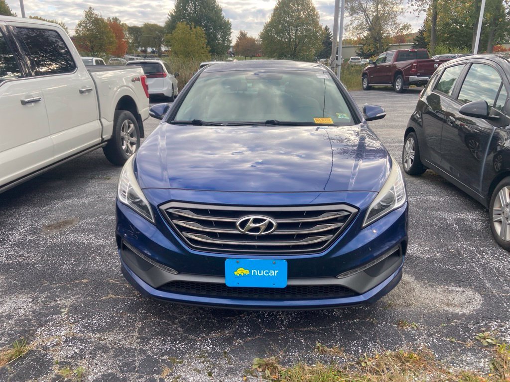 Used 2017 Lakeside Blue Hyundai Sport image 2