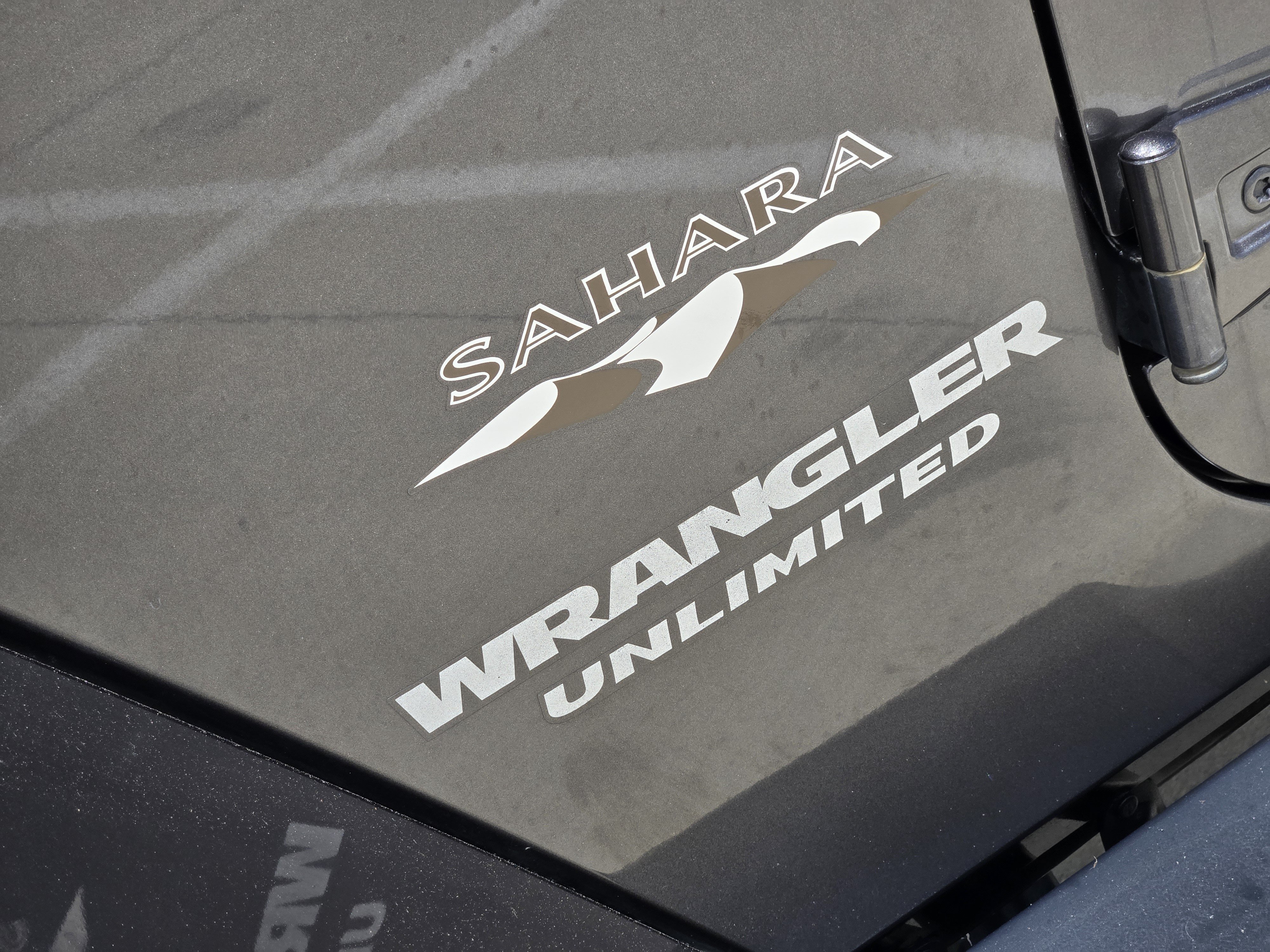 Used 2017 Granite Crystal Metallic Clearcoat Jeep Sahara image 11