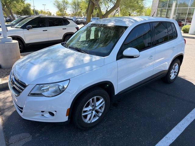 Used 2011  Volkswagen S image 4