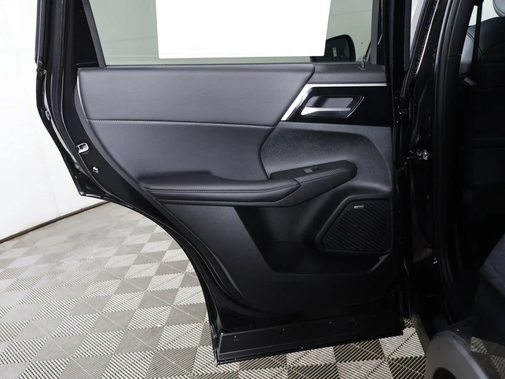 New 2026 Black Mitsubishi SE image 25