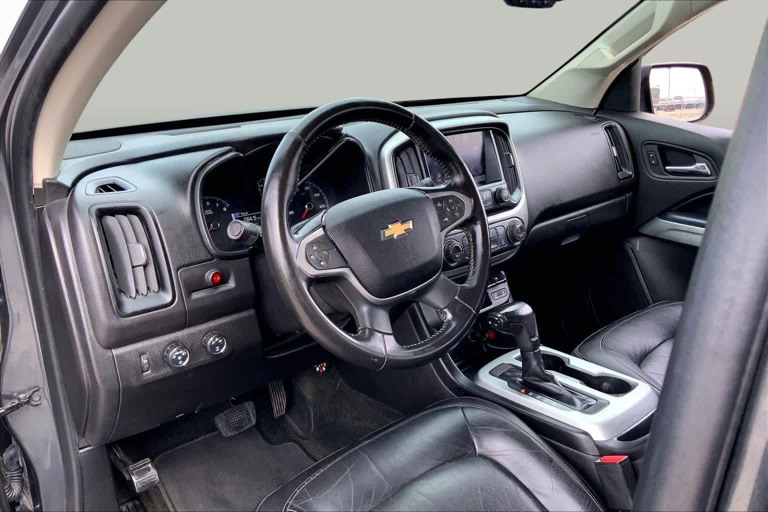 Used 2016 Cyber Gray Metallic Chevrolet 4WD LT image 17