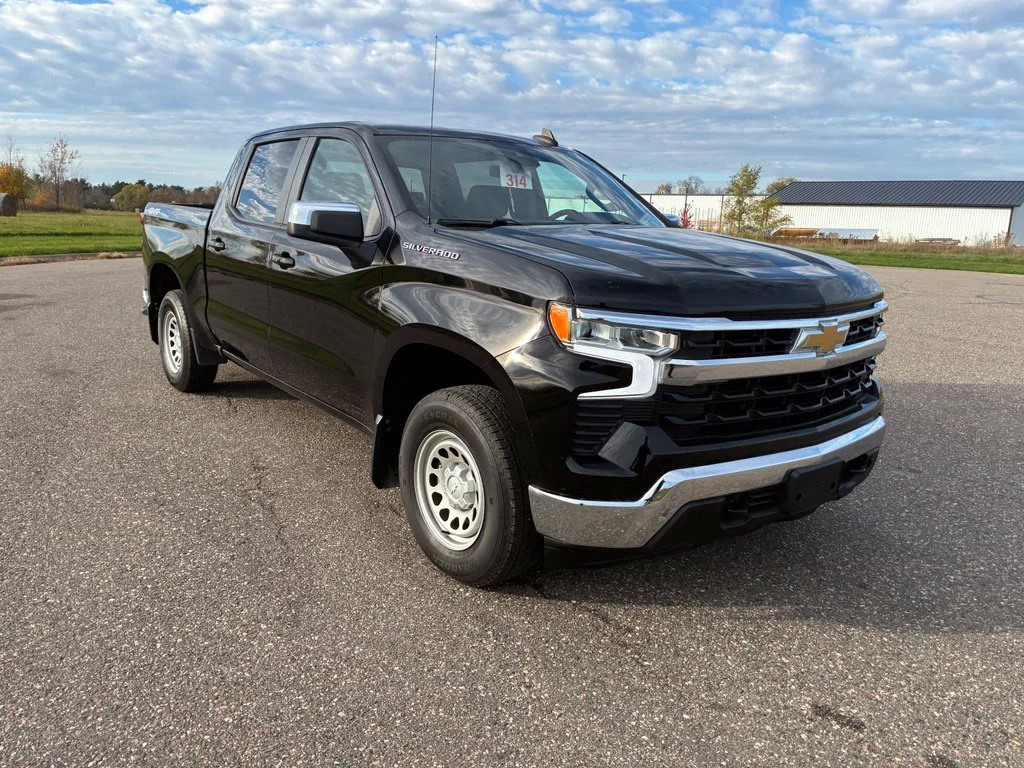 Used 2022 Black Chevrolet LT image 2