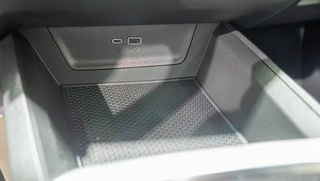 New 2027 Summit White Chevrolet LT image 25
