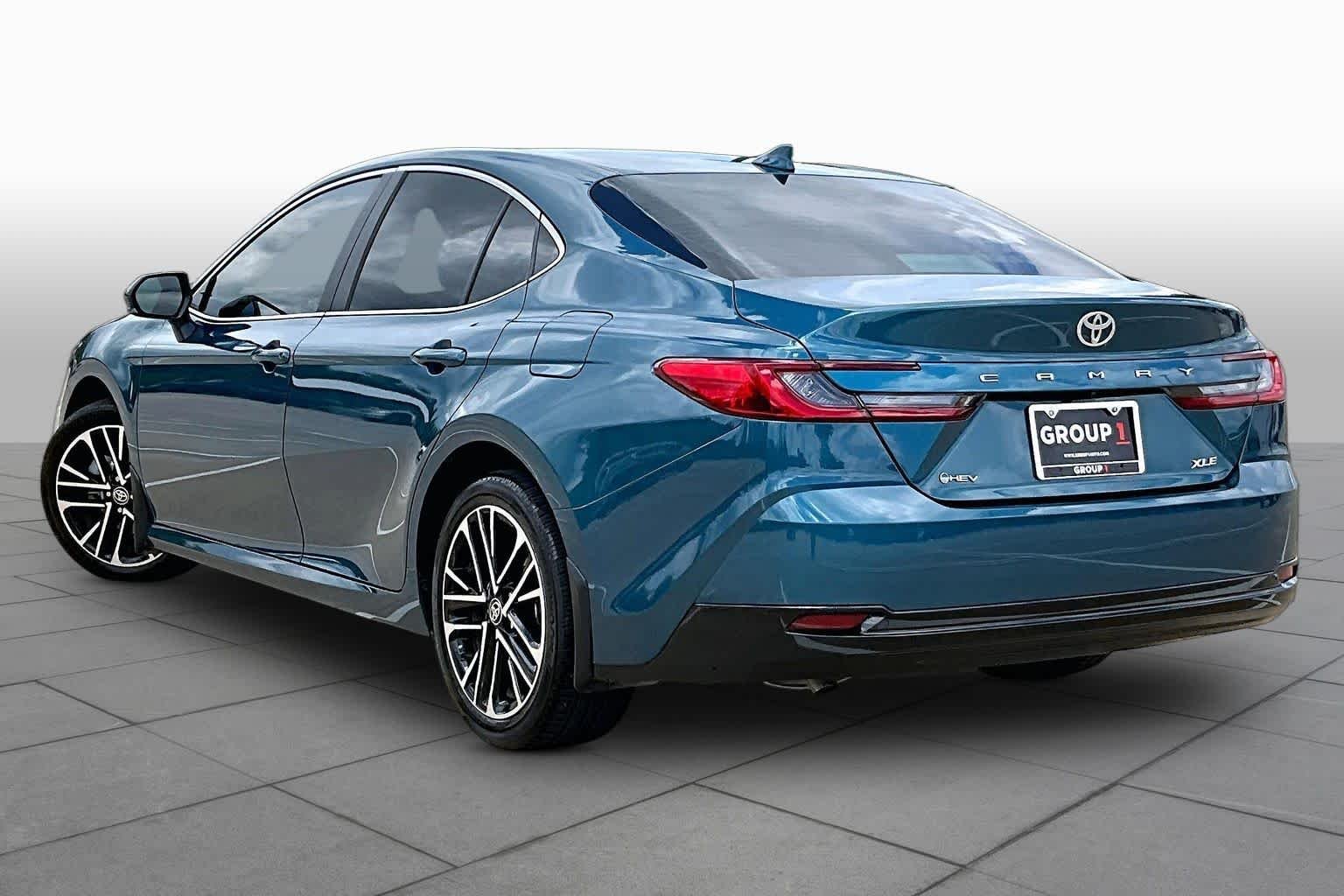 Used 2026 Ocean Gem Toyota XLE image 12