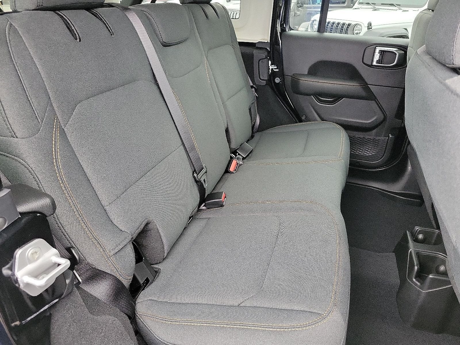 2025 Jeep Wrangler 4-Door Sahara - Photo 18