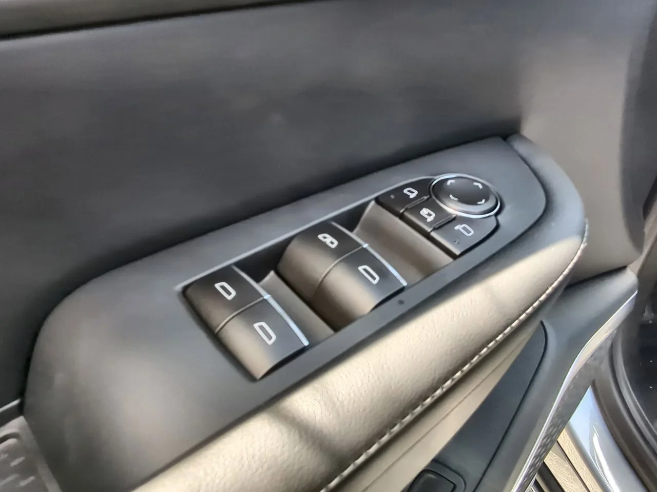 New 2026 Moonstone Gray Metallic Buick Avenir image 24