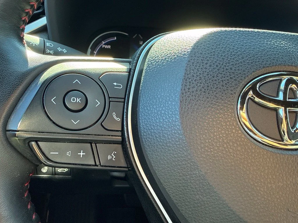 Used 2021  Toyota SE image 20