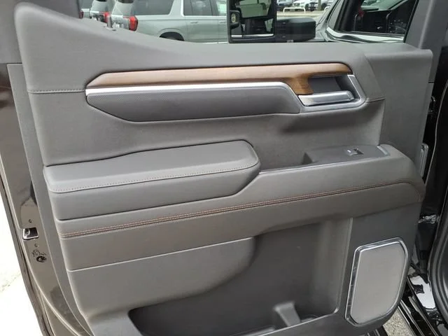 Used 2025 Black Chevrolet High Country image 13