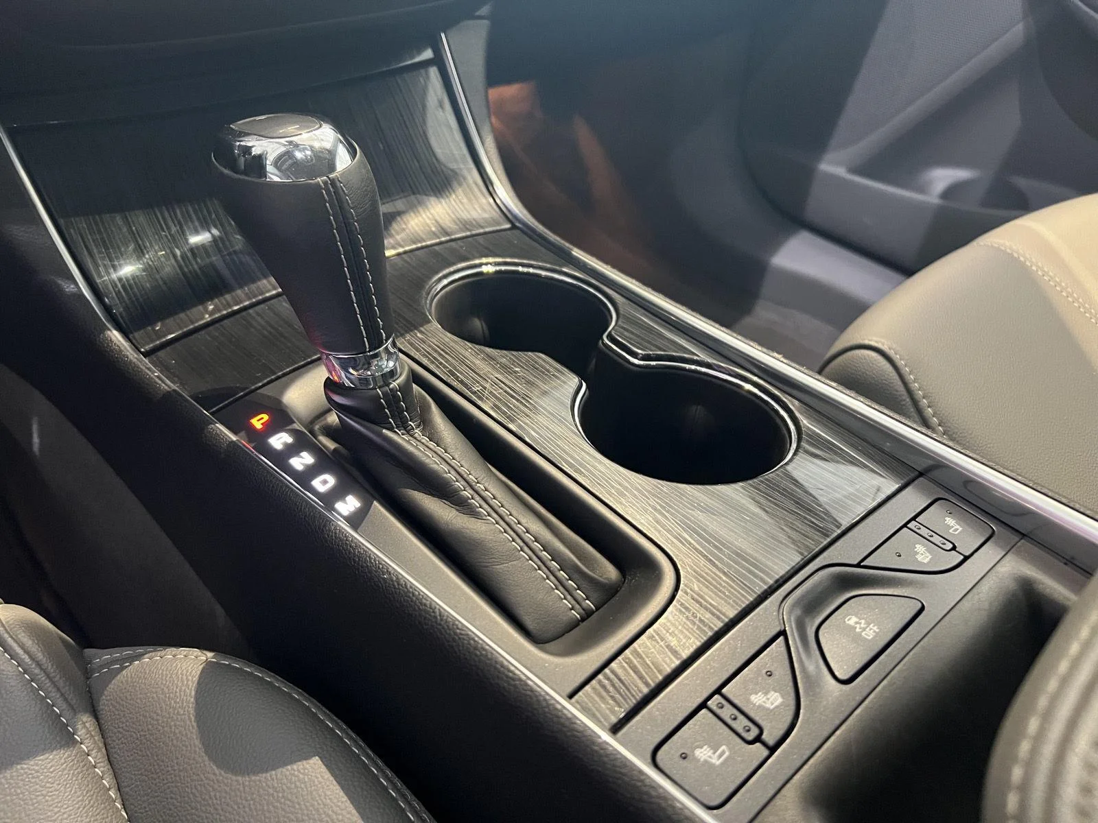 Used 2018 SILVER ICE METALLIC Chevrolet LT image 27