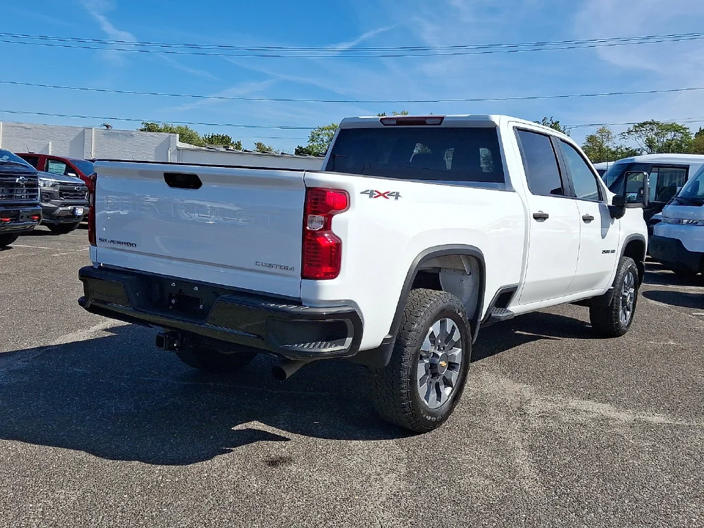 Used 2024 White Chevrolet Custom image 11
