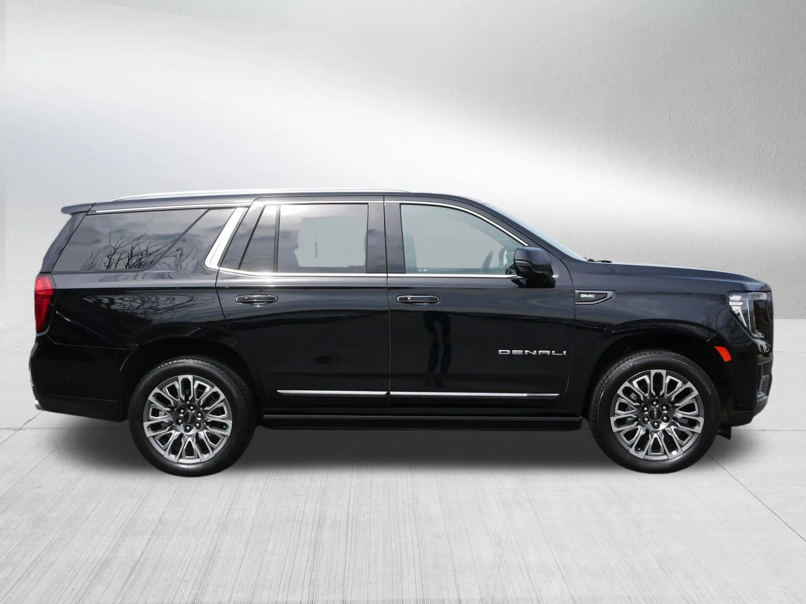 Used 2024 Onyx Black GMC Denali Ultimate image 8