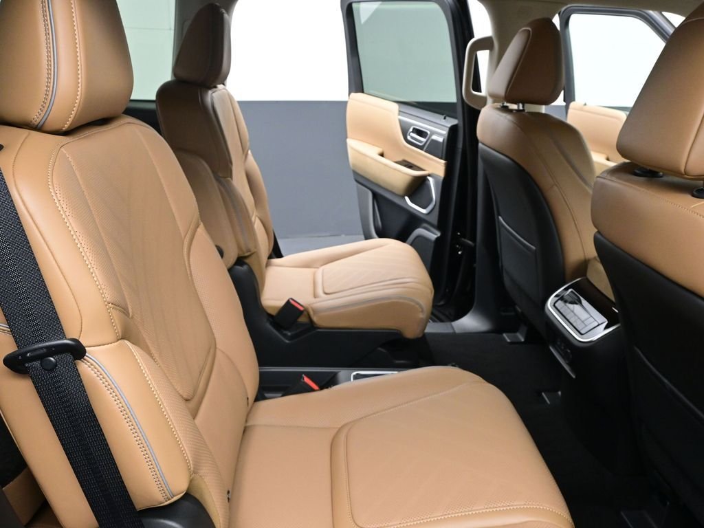 New 2026 Black INFINITI LUXE image 17