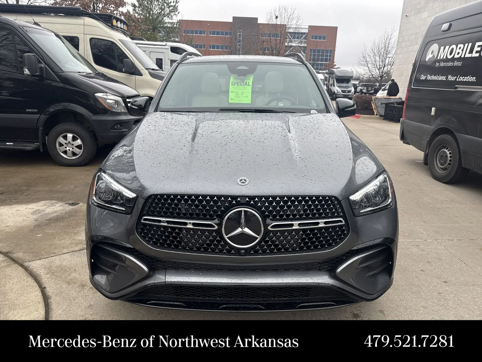 Used 2025  Mercedes-Benz  image 2