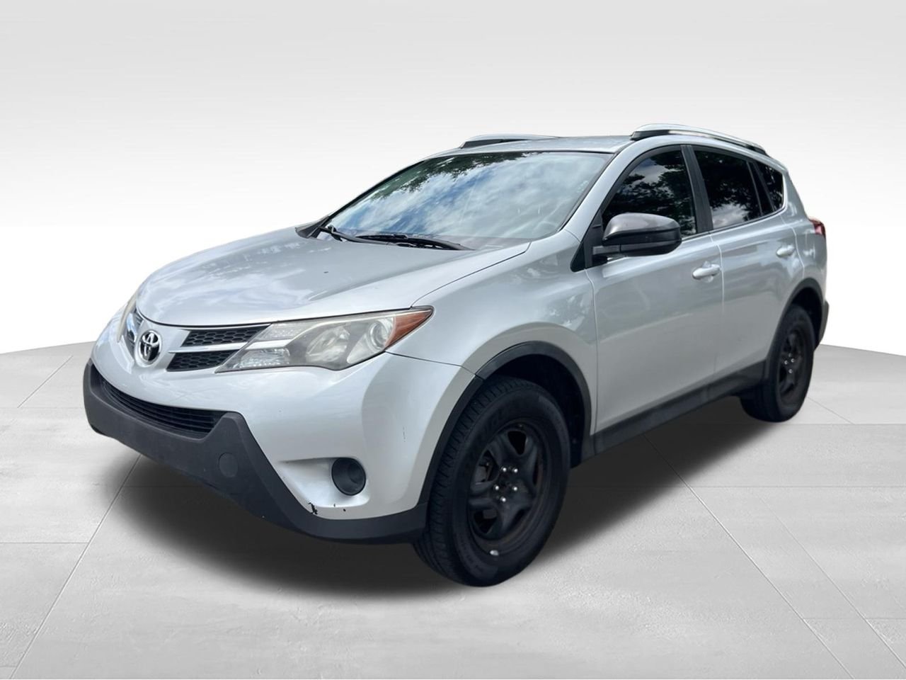 Used 2014  Toyota LE image 1