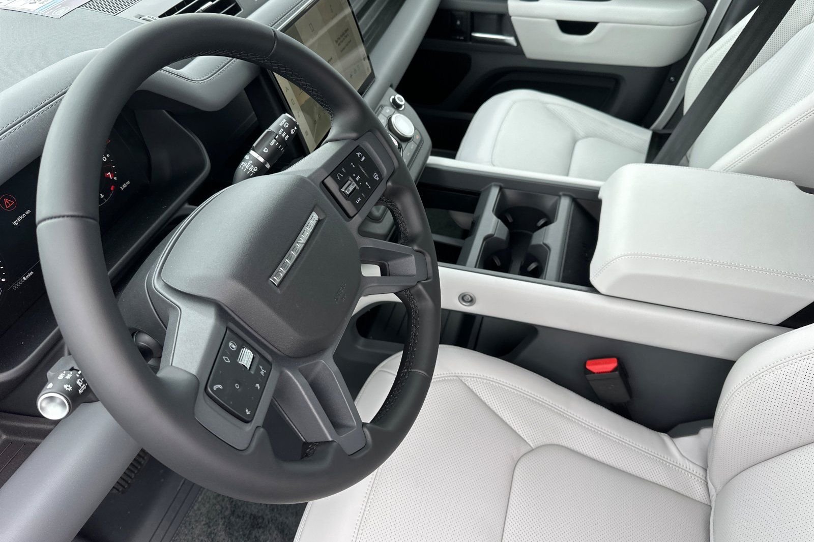 Used 2025  Land Rover S image 10