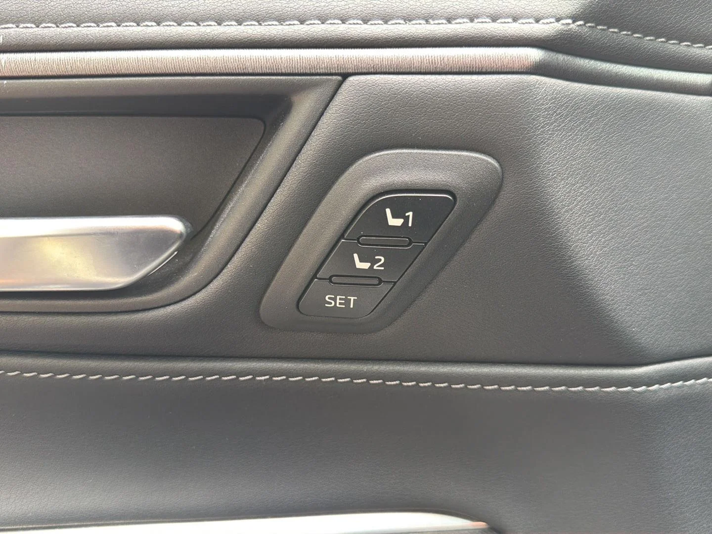 Used 2023 Titanium Glow Toyota Limited image 22