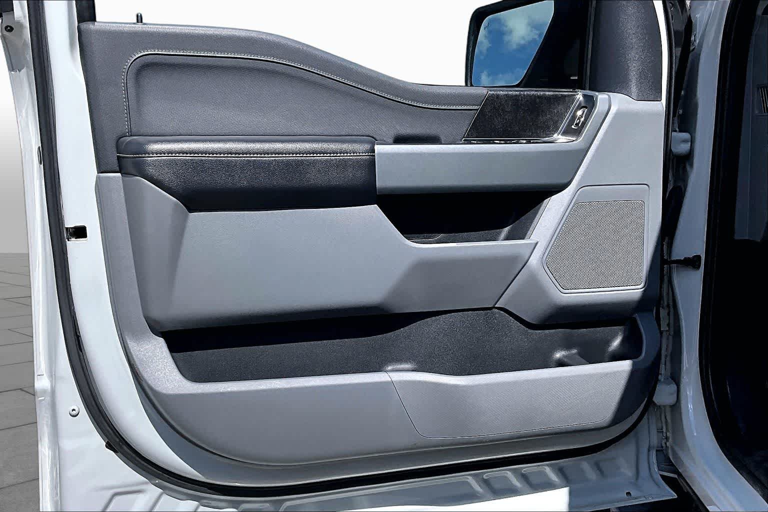 Used 2023 Avalanche Gray Ford XLT image 22