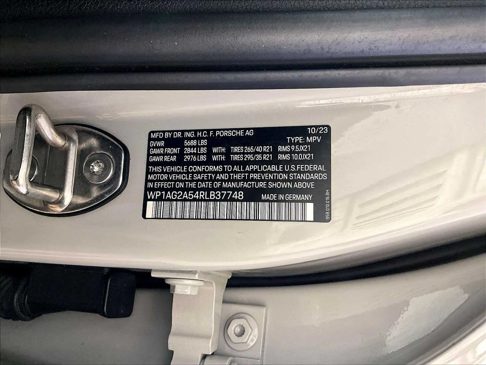 Certified Used 2024 Chalk Porsche S image 36