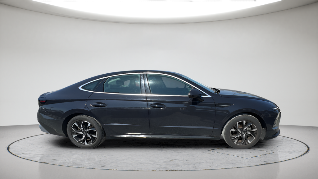 Used 2025 Blue Hyundai SEL image 2