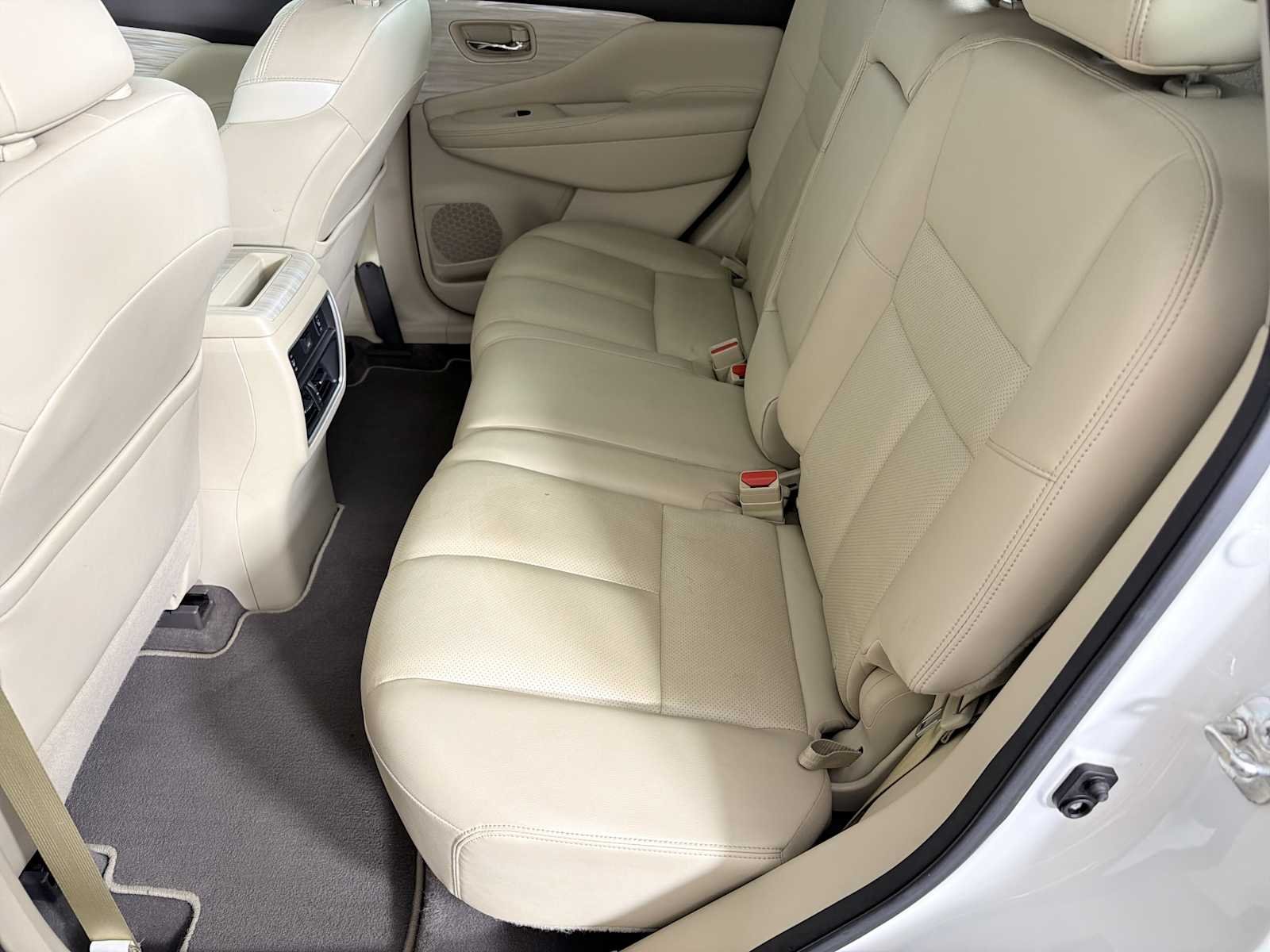 Used 2018 Pearl White Nissan Platinum image 18