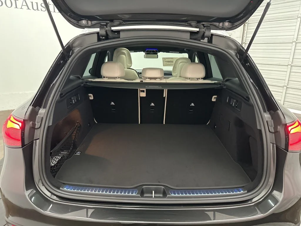 Used 2026 Gray Mercedes-Benz GLC 300 image 24