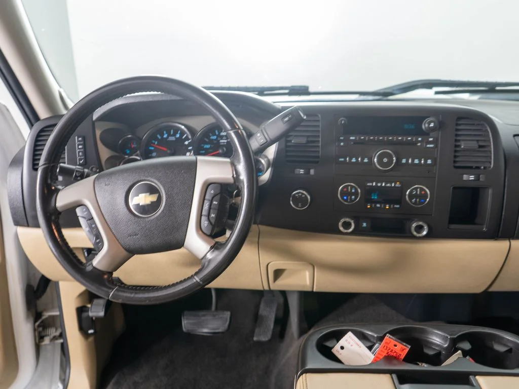 Used 2009 White Chevrolet Work Truck image 12