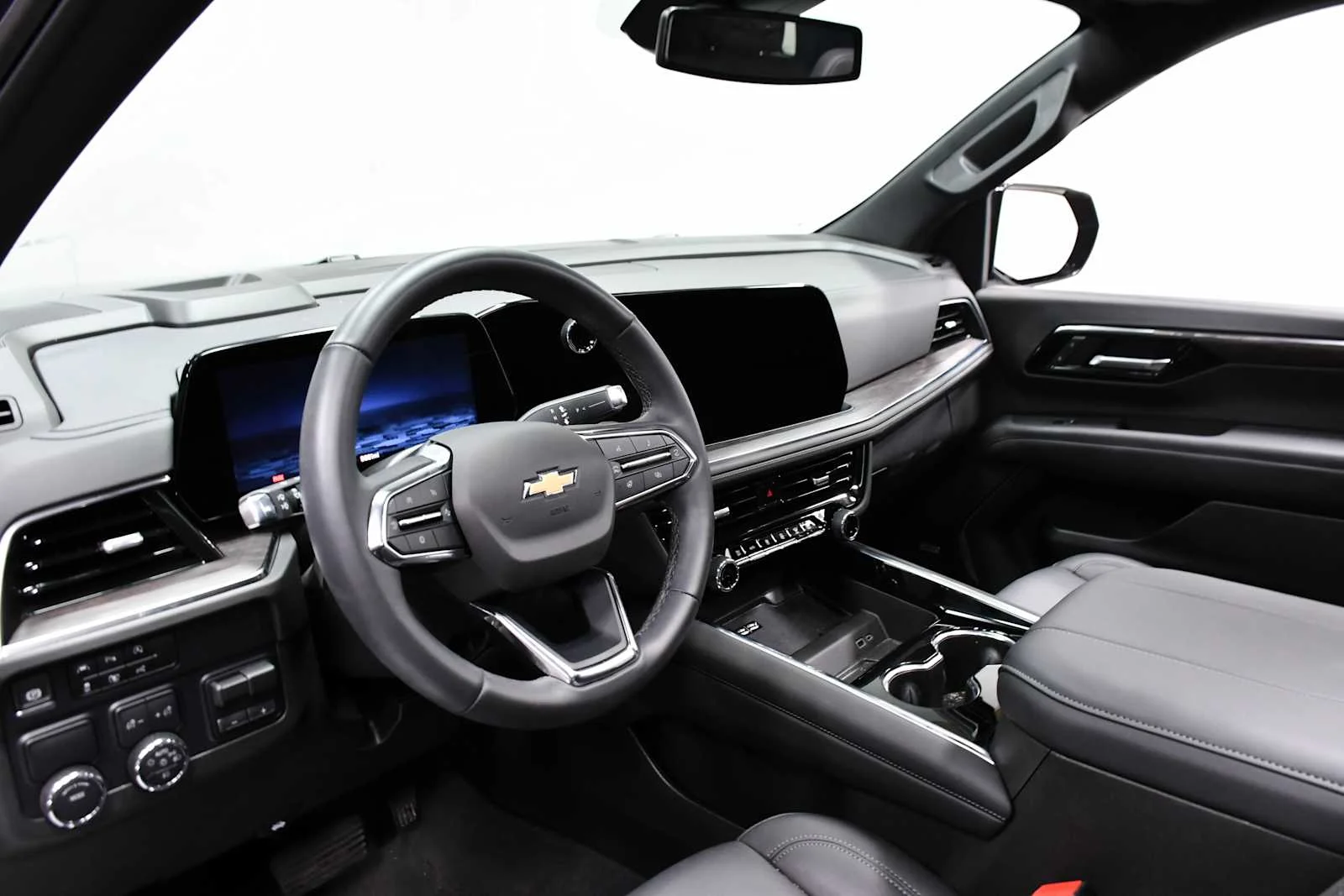 Used 2025 Dark Ash Metallic Chevrolet LT image 13