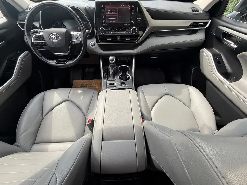 Used 2021 White Toyota XLE image 12