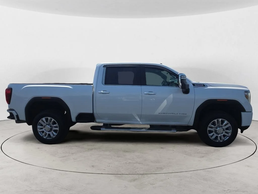 Certified Used 2022 White Frost Tricoat GMC Denali image 5