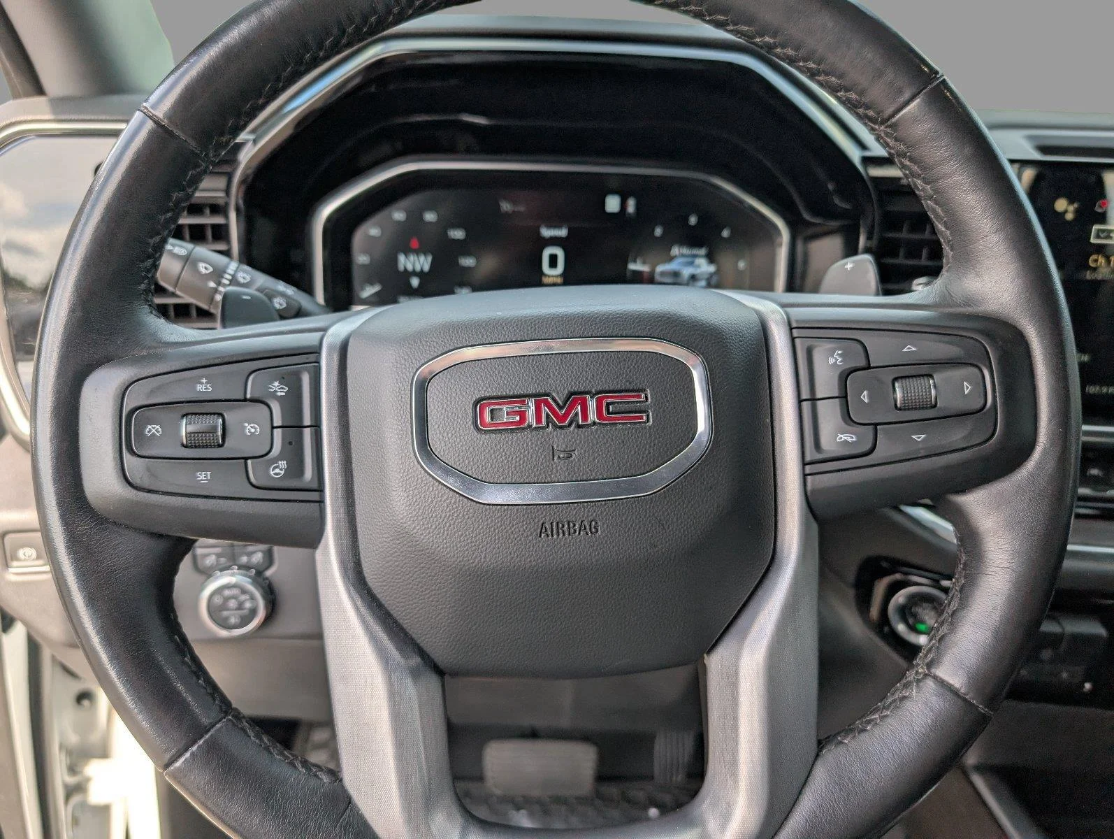 Used 2023 SUMMIT WHITE GMC SLT image 26